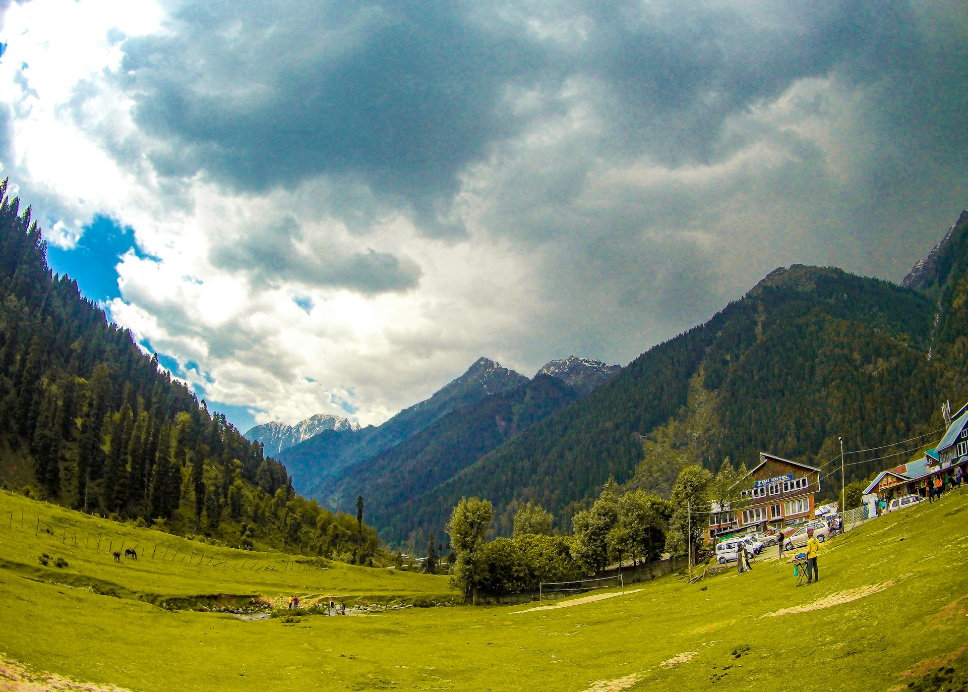 Valley mountains scenic honeymoon destination