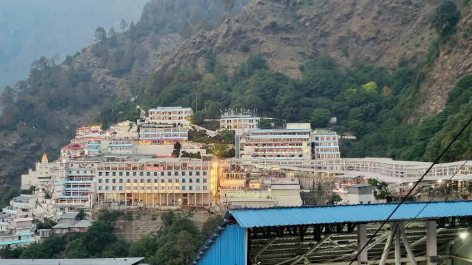 Rishikesh river Ganga temple view