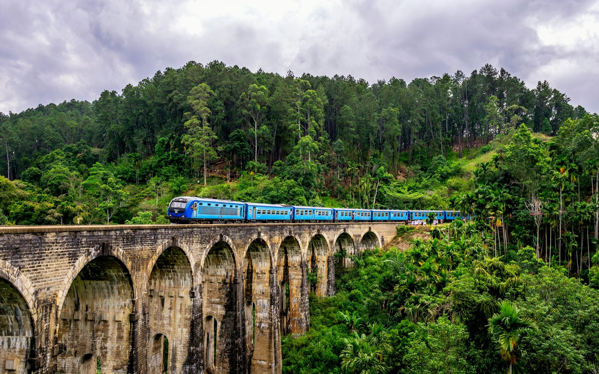 Sri Lanka scenic train journey Ella to Kandy