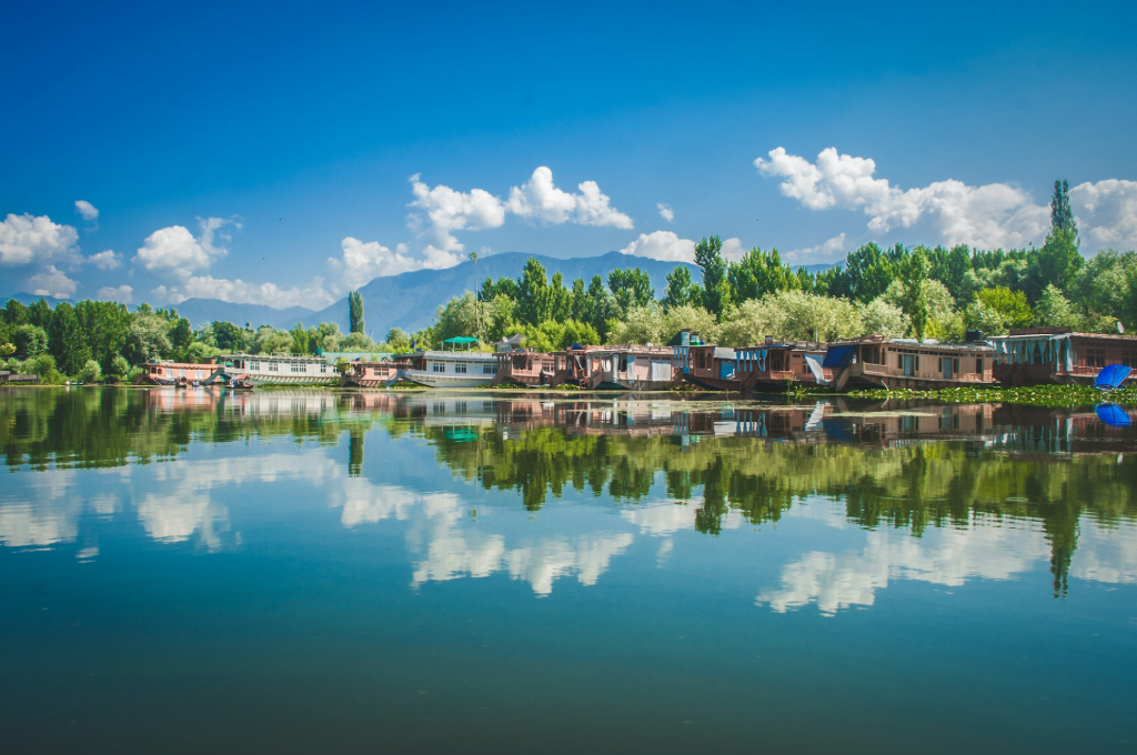 Lake city scenic view Udaipur family destination