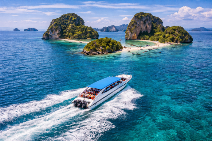 Boat tour in Phi Phi Islands crystal clear water Thailand island hopping tour